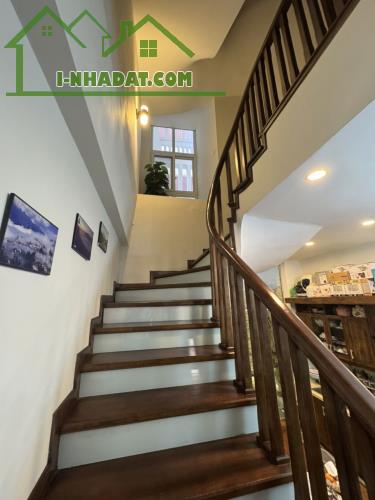 Bán nhà Đội Cấn Ba Đình  Diện tích 66mx 4 tầng. giá 18 tỉ