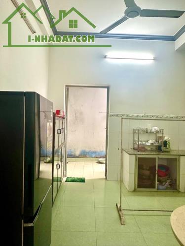 Nhà cũ bán đất - mặt phố 399 Âu Cơ - 122m2 x 3T x MT 6m - o to 2 chiều - lô góc - 3