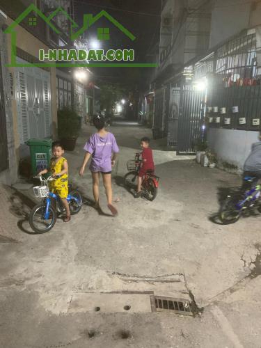 Bán nhà 4 tầng, Dương Thị Mười, Quận 12, hẻm xe hơi, 4PN, nhỉnh 4 tỷ - 5