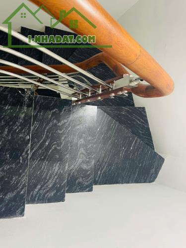 HÀNG NGON GIÁ RẺ TÔN ĐỨC THẮNG ĐỐNG ĐA. 25M X 4T. GIÁ: 5,4 TỶ - 5