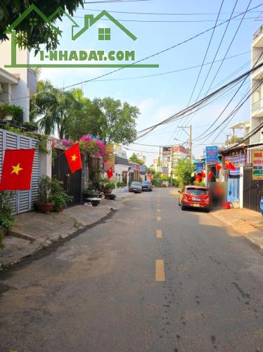 Nhà Phố 2 Mặt Hẻm Ô Tô – 104m² –– Cho Thuê 7tr/Tháng – Gần Chợ Tăng Nhơn Phú A Thủ Đức
