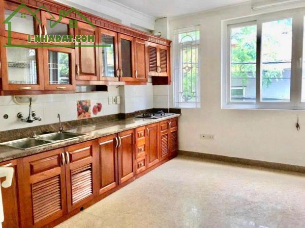 HOMESTAY ĐẸP, NGÕ NÔNG SÂN THOÁNG – 6 tầng ngõ 108 Ngọc Hà 23m chỉ 5.9 tỷ - SĐCC VUÔNG
