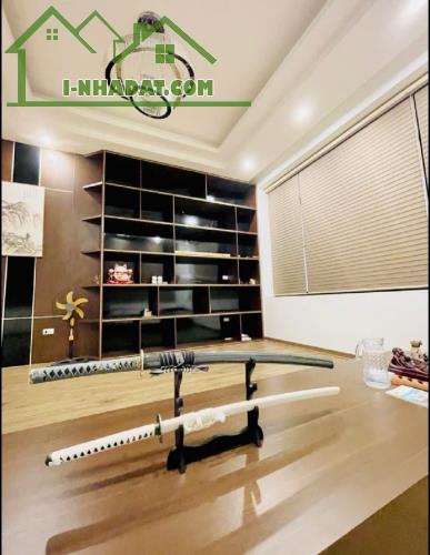 BÁN NHÀ ĐẸP LẠC LONG QUÂN - LÔ GÓC, Ô TÔ TRÁNH - 6 TẦNG THANG MÁY Diện tích: 65m2, - 3