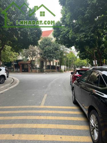Cần bán BT Trung văn Intracom, Tố Hữu, DT:145m x 4T,MT 6,2m. Giá 31 tỷ. LH: 0964769634 - 2