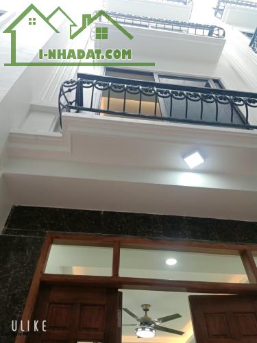 Bán nhà ngõ 17 Đại Mỗ Năm Từ Liêm DT 32m, nhà 5 tầng, MT 3.6m, giá 5.8 tỷ ĐT 0986383826