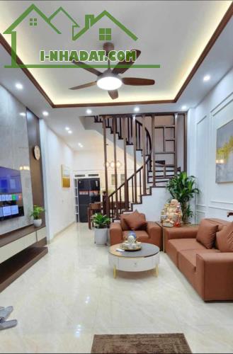 Bán gấp nhà Mễ Trì, ngõ nông 3 gác tránh SH, sổ vuông đẹp, 45m2, Chỉ 7.3 tỷ