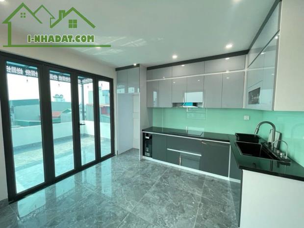 Nhà đẹp mới. Thang máy sịn chạy vù vù. Ở sướng - 2