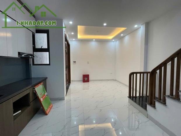 💜NHÀ MỚI PHỐ ĐỨC GIANG 30M2x5T CHÀO 5.35 TỶ - SÁT Ô TÔ - FULL NỘI THẤT💜 - 3