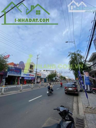 BÁN NHÀ MĂT TIỀN ĐƯỜNG 30/4 DIỆN TÍCH 179M2 DÒNG TIỀN ỔN ĐỊNH CHỈ 17.9 TỶ