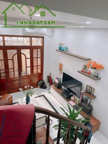 Bán gấp nhà đẹp Đình Thôn, ngõ thông, rộng 2.7m, 40m ra bãi oto, 52m2, Chỉ 8.1tỷ