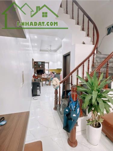Bán gấp nhà đẹp Đình Thôn, ngõ thông, rộng 2.7m, 40m ra bãi oto, 52m2, Chỉ 8.1tỷ - 1