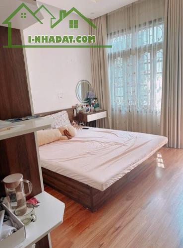 Bán gấp nhà đẹp Đình Thôn, ngõ thông, rộng 2.7m, 40m ra bãi oto, 52m2, Chỉ 8.1tỷ - 2