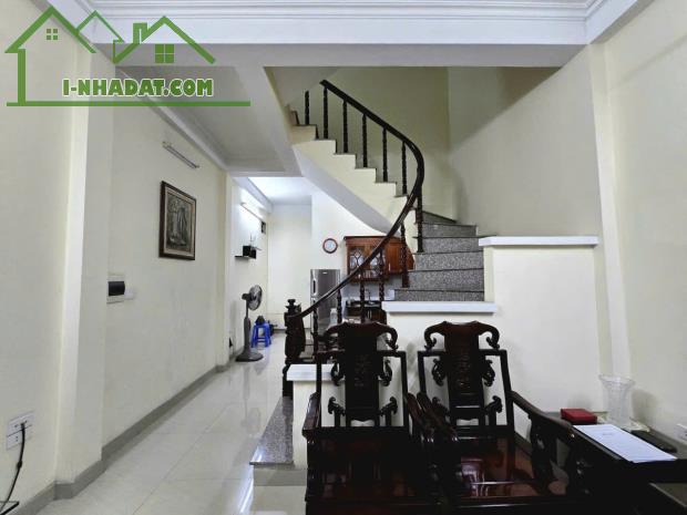 HÀNG HIẾM BÁT KHỐI - DÂN XÂY - Ô TÔ ĐỖ CỔNG - FULL NỘI THẤT 40M2- 6,1 TỶ