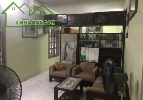 Cho thuê căn hộ tập thể tầng 3 nhà B6 (căn góc), Khu tập thể Kim Liên, Đống Đa, Hà Nội