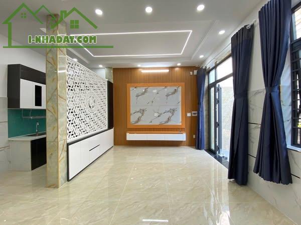 Bán nhà 6x10 - 3 tầng - hẻm oto - giá chỉ 5,x tỷ - ngay đường Tên Lửa nối dài - Bình Tân.