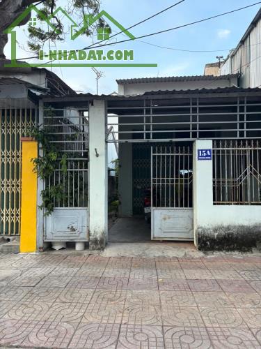 Bán đất tặng nhà cũ mặt tiền đường Phùng Hưng, Phước Long Nha Trang dt 104m2 Giá 7 tỷ 950 - 2