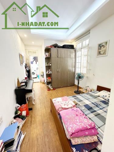BÁN NHÀ TRẦN HỮU TƯỚC 36M2 x 4 TẦNG, MT RỘNG 4.7M, CÓ SÂN RỘNG TRƯỚC NHÀ, GIÁ 7.9 TỶ