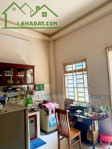 Nhà mặt tiền cực thoáng. 2 tầng đúc kiên cố.hem 5m. Sồ đẹp - 2