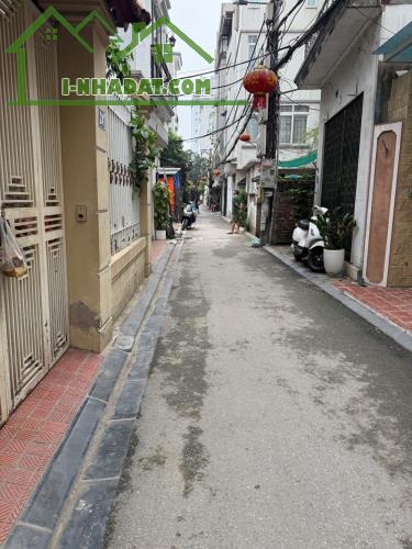 NGỌC THUỴ - NGÕ THÔNG - OTO 7 CHỖ VÀO NHÀ