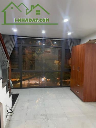 NGỌC THUỴ - NGÕ THÔNG - OTO 7 CHỖ VÀO NHÀ - 2