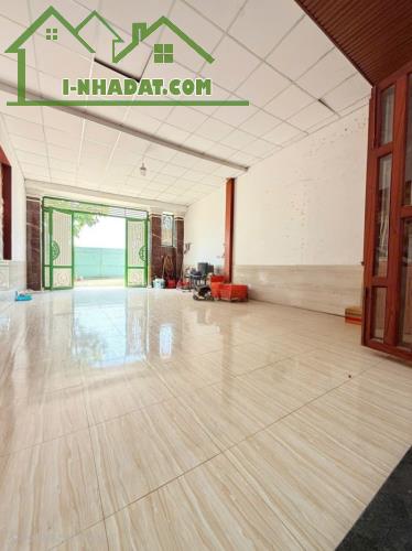 Bán nhà 2 Tầng 116m2 Dĩ An,đường xe hơi,có sân đậu xe,gần UBND phường - 4