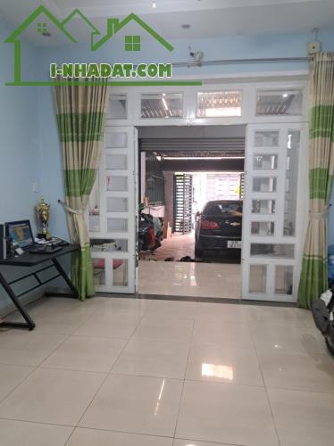 Bán nhà 1 Trệt 1 Lầu Trung Tâm Đông Hòa,đường xe hơi phà phà,gần GO Dĩ An