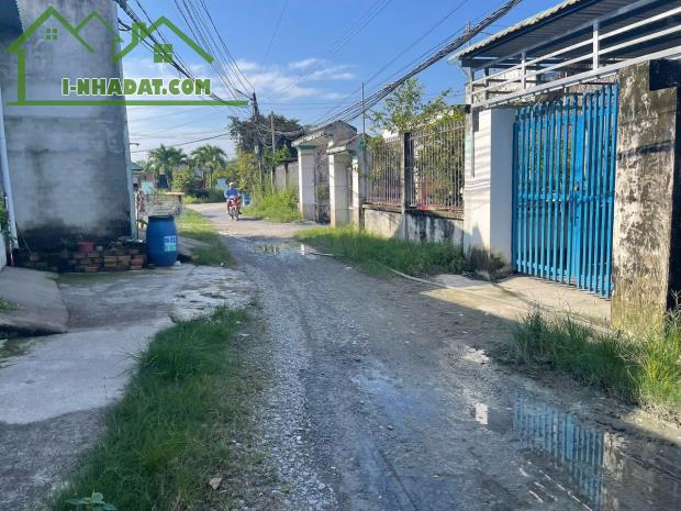 Kẹt Tiền Bán Gấp Nền Đất 8x32=256m2 giá 1tỷ700 shr,Đường Nguyễn Thị Thọ -Đức Hòa