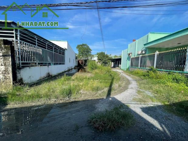 Kẹt Tiền Bán Gấp Nền Đất 8x32=256m2 giá 1tỷ700 shr,Đường Nguyễn Thị Thọ -Đức Hòa - 1