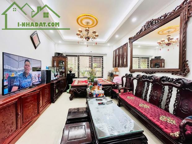 Bán nhà Lạc Long Quân Cầu Giấy gần ô tô ngõ thông 35m2 5T MT 4m dân xây đủ đồ ở luôn 7.5tỷ