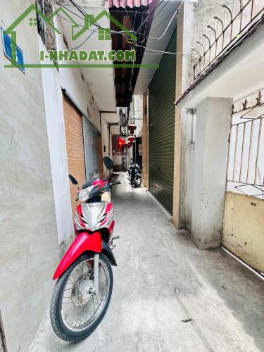 Bán nhà riêng Hoàng Liên, Bắc Từ Liêm, 33m, ngõ thông gần ô tô, nhỉnh 3 tỷ