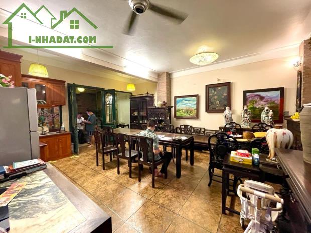 Hoàng Hoa Thám - Ba Đình, Ô Tô Đỗ Cửa, 82m2 x 4 Tầng, MT 5.6m, Giá 18.8 tỷ LH: 0977658369