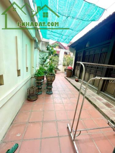 Hoàng Hoa Thám - Ba Đình, Ô Tô Đỗ Cửa, 82m2 x 4 Tầng, MT 5.6m, Giá 18.8 tỷ LH: 0977658369 - 3