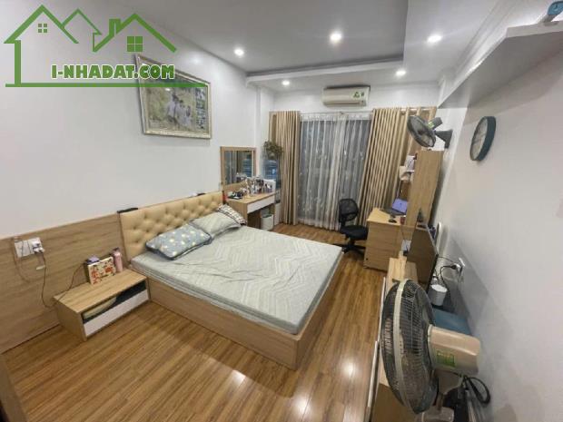Bán nhà Long Biên, nội thất cơ bản, khu vực trung tâm, nở hậu, 9 tỷ x - 1