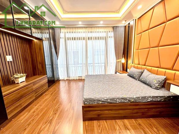 Chào mừng khách đến ngưỡng cửa Hoàng Gia giữa TT Cầu Giấy - Nhà 6 tầng thang máy - 10 Tỷ 5 - 5
