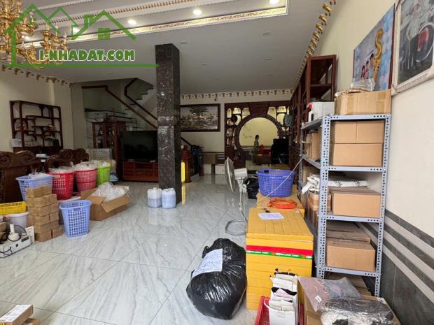 MT ĐƯỜNG 160 - 220M2 - 3 TẦNG - NGANG 8.2 - 1