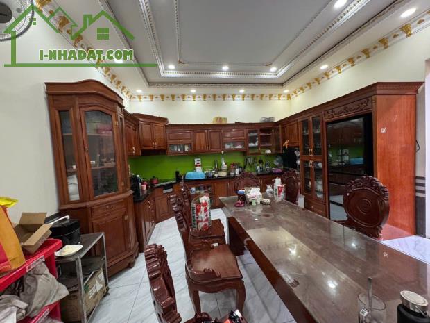 MT ĐƯỜNG 160 - 220M2 - 3 TẦNG - NGANG 8.2 - 2
