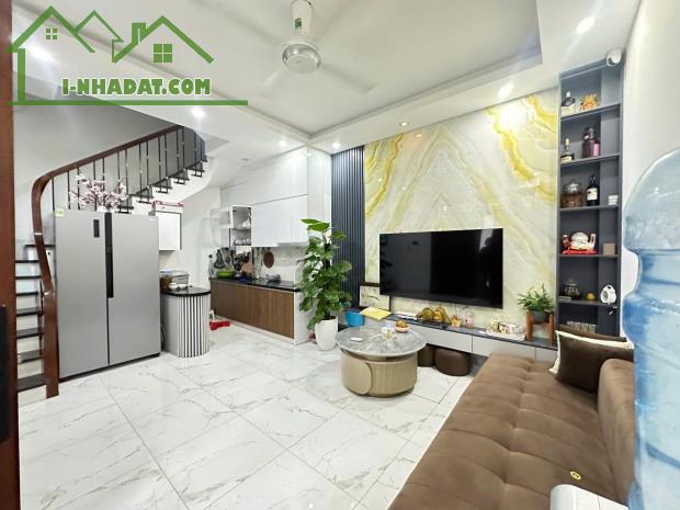 NHÀ ĐẸP CHÍNH CHỦ BÁN – LẠC LONG QUÂN 32M2 – 5 TẦNG – GẦN PHỐ, GẦN HỒ – 8.7 TỶ  Chính chủ - 1