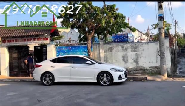 Chính chủ cần bán nhà trung tâm Hóc Môn - đường xe hơi đậu cửa - DT 900m2 - giá đầu tư