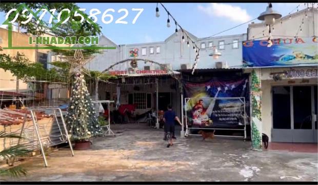 Chính chủ cần bán nhà trung tâm Hóc Môn - đường xe hơi đậu cửa - DT 900m2 - giá đầu tư - 3