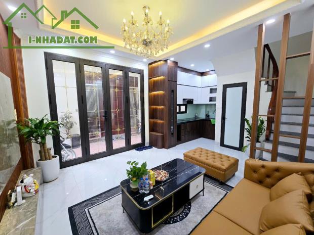 nhà đẹp - tư đình  - sổ đỏ sạch  - 15 m ra ô tô -   an ninh tốt