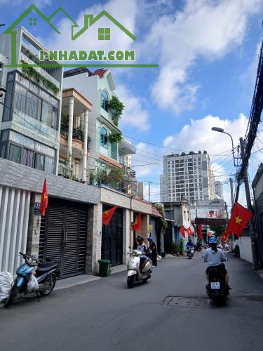 Bán nhà số 31c Nguyễn Trung Nguyệt Quận 2, ko bị lộ giới - nở hậu. Được xd cao tầng