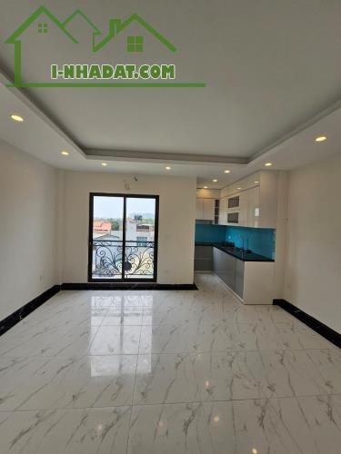 Nhà đẹp Giang Biên, thang máy êm ru. Ô tô tránh cách 20m, 43mx 6T, MT 5m, giá hơn 7 tỷ xíu