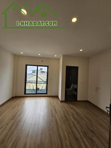 Nhà đẹp Giang Biên, thang máy êm ru. Ô tô tránh cách 20m, 43mx 6T, MT 5m, giá hơn 7 tỷ xíu - 2