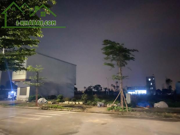 Chính Chủ Gửi Bán 90m Đấu Giá X6 Liên Hà - View Hồ - Vỉa Hè - Giá Rẻ