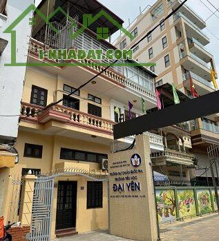 Chính chủ cho  thuê nhà 3 tầng mặt đường Đội Cấn, Ba Đình, Hà Nội