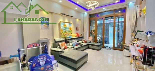Bán nhà quận 3, 5 tầng, hẻm thông, gần MT Hoàng Sa_Nam Kỳ Khởi Nghĩa, 36m2, 6Pn, 7.6 Tỷ