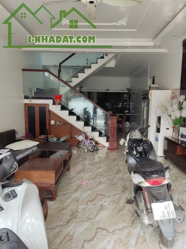 Bán nhà 3 tầng độc lập mặt đường phố Tây Sơn