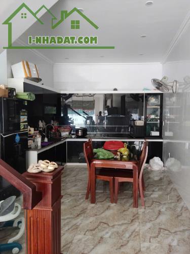 Bán nhà 3 tầng độc lập mặt đường phố Tây Sơn - 1