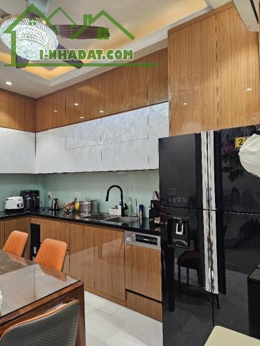 Bán nhà mặt phố Mai Anh Tuấn, quận Ba Đình, 55m2 x 6 tầng thang máy, mặt hồ, 28 tỷ! - 2