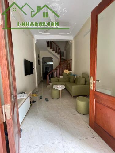 Cho thuê nhà ngõ ô tô Khương Thượng, 4 tầng x 30m2, 4 ngủ, 11.5 Triệu/th
